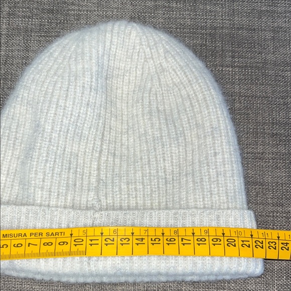 Aritzia Auxiliary Cashmere Toque - Picture 4 of 5